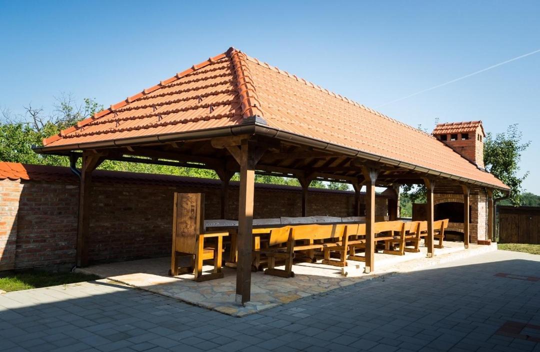 Kuca Za Odmor Poppke Apartment Fericanci ภายนอก รูปภาพ